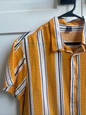 SHEIN Men's Mustard Yellow Short-Sleeve Button Shirt